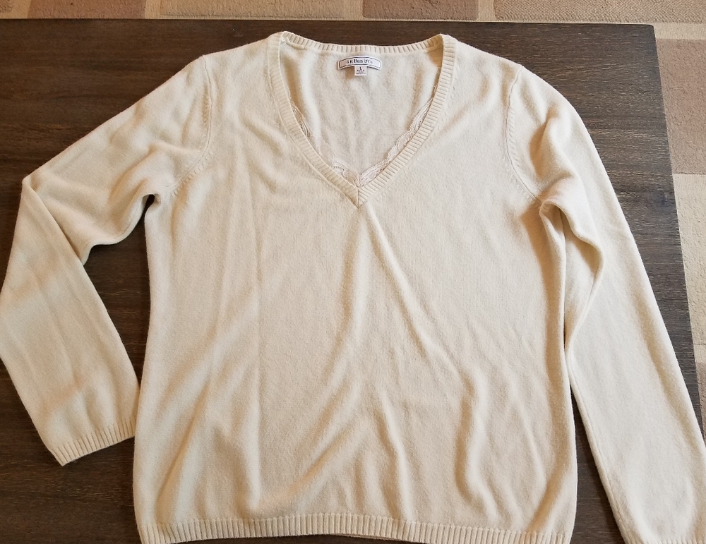 G.H. Bass & Co off-white sweater